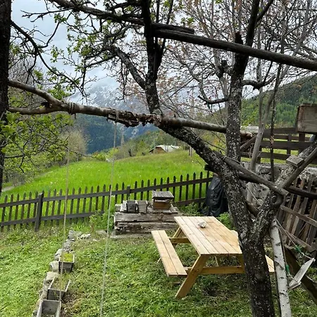 En Pleine Nature Avec Jardin Les Blaues