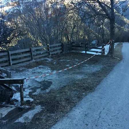 Au Pied Du Télécabine De Pra Loup Les Molanes
